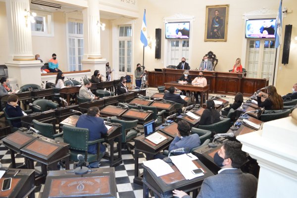 Le pusieron el nombre de un ex combatiente a la plaza del barrio Piragine Niveyro