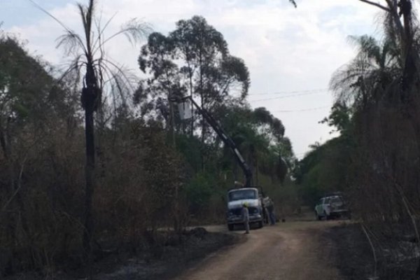 Postes y cables quemados, la otra cara de los incendios