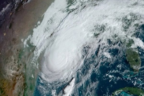 Masiva evacuación en el sur de Estados Unidos por un huracán