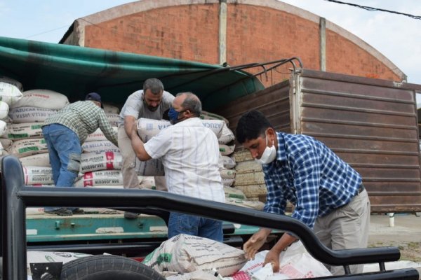 Continúa en Santa Lucía la entrega de alimento para ganado a pequeños productores