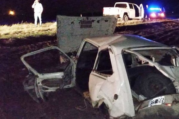 Tres heridos y un auto destrozado tras un choque en la ruta 27