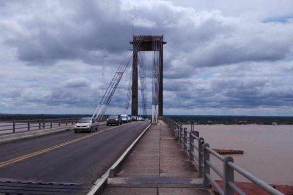 Policías impidieron que una mujer se arroje del Puente General Belgrano