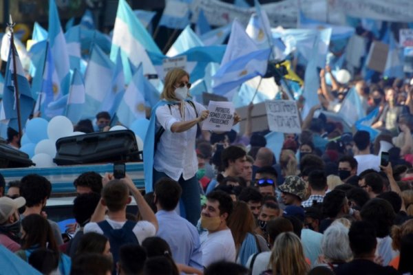 Participaron del banderazo y después fueron a hisoparse gratis para ver si estaban contagiados