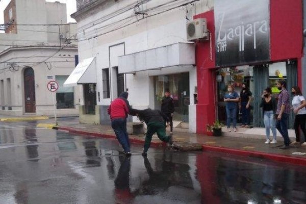 Brutal agresión a una enfermera en pleno centro de Corrientes