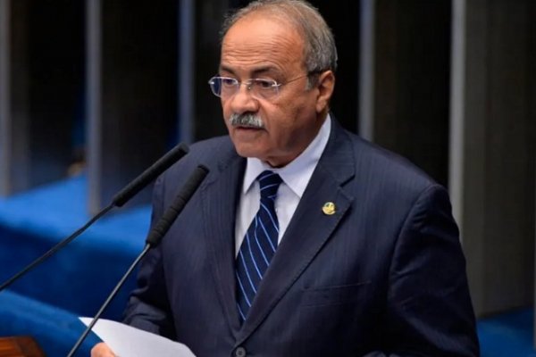 Escándalo en Brasil: un senador bolsonarista escondió plata entre sus nalgas durante un allanamiento