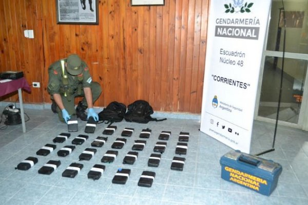 Narcotráfico: En Corrientes decomisaron más de 28 kilos de cocaína trasladada en un auto