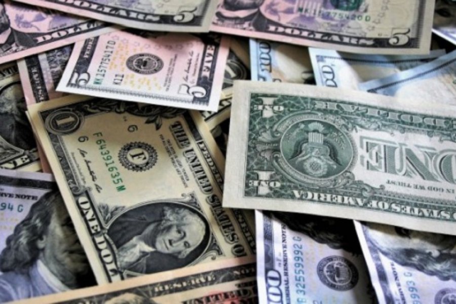 El dólar cierra otra semana de tensión cambiaria