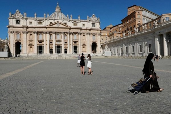El Vaticano confirmó un caso de coronavirus en la residencia del papa Francisco