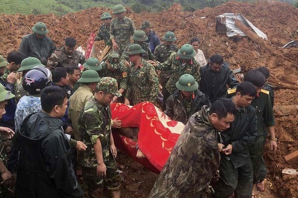 Once soldados murieron y otros 11 están desaparecidos por un deslizamiento de tierra