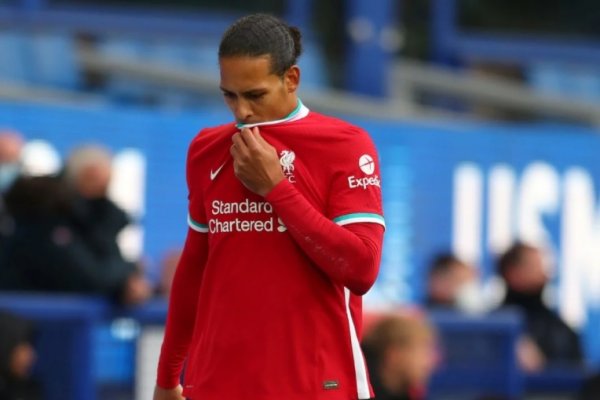 Van Dijk se rompió los ligamentos y no jugará por seis meses 