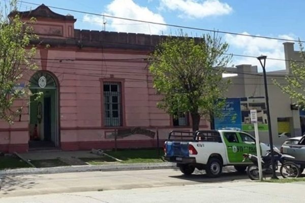 Violento grupo de mujeres agredió a policías en Santa Lucía