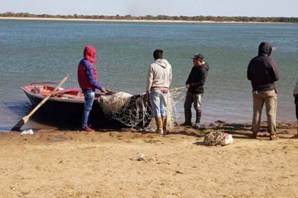 Naufragio en el Paraná: Limpian la zona de búsqueda