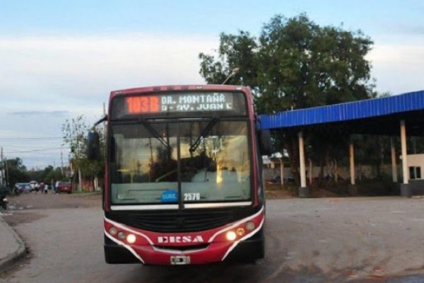 Sin colectivos urbanos: Hay retención de servicios