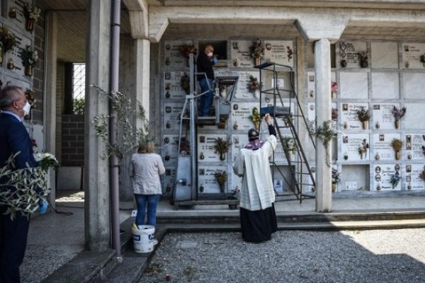 El Vaticano amplía las indulgencias plenarias para los difuntos