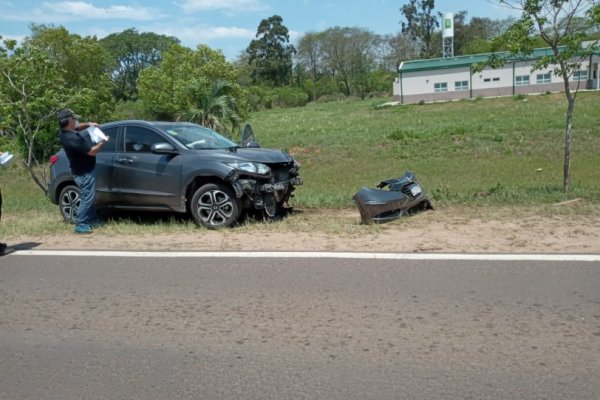 Un auto destruyó el arco sanitizante del control sanitario de Santa Rosa