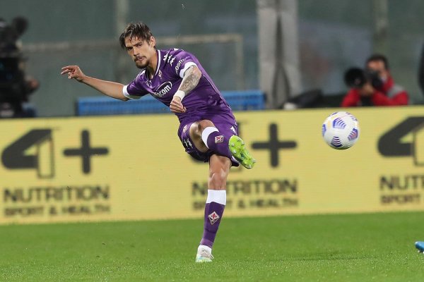 Se lesionó Pezzella y debutó Martínez Quarta en el triunfo de Fiorentina ante Udinese