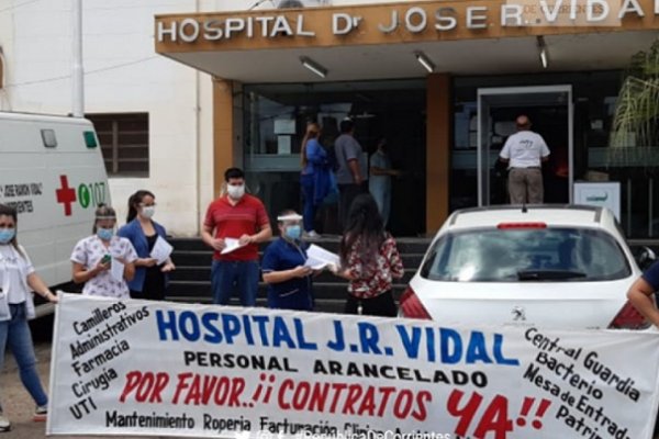 Trabajadores de la salud realizaron abrazo simbólico al Hospital Vidal