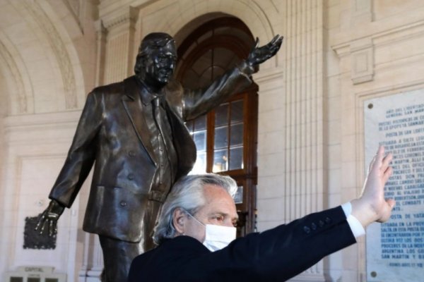 Alberto Fernández inauguró la estatua Kirchner: 