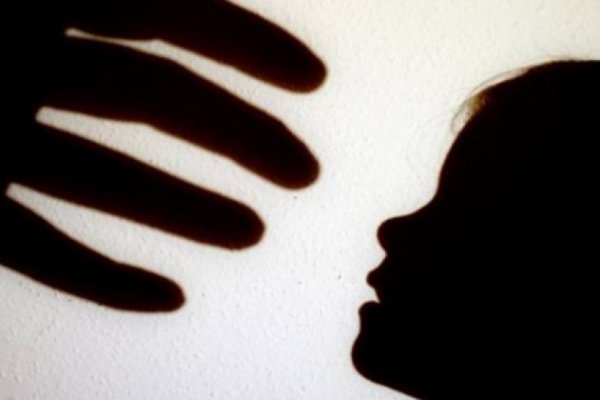 Un hombre fue detenido en el momento que estaba abusando a su hija de 5 años