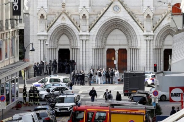 Un ataque terrorista en Francia dejó tres muertos en la basílica de Niza