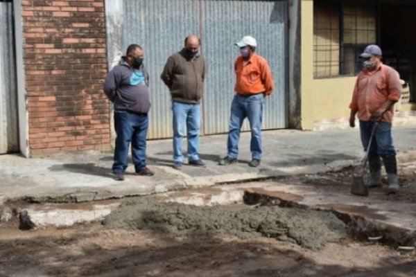 Obras Públicas sigue con bacheo en Mercedes