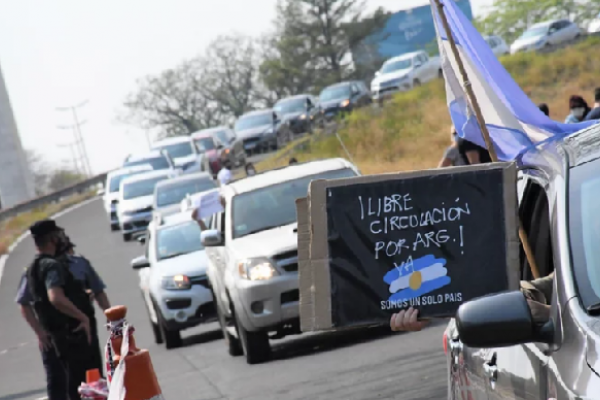 En caravana se manifestaron para que liberen el puente