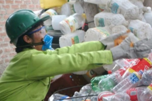 Con botellas plásticas harán muros ecológicos en Yapeyú