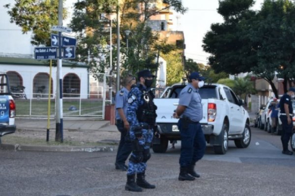 La Policía demorará a los que circulen sin barbijo en la vía pública