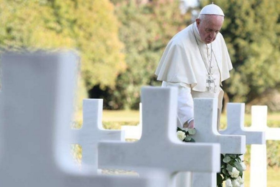 Día de los fieles difuntos: Francisco pide rezar por las víctimas del Covid-19