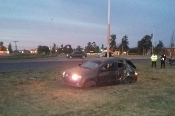 Sáenz Peña: Dos muertos al chocar un auto contra un poste de luz