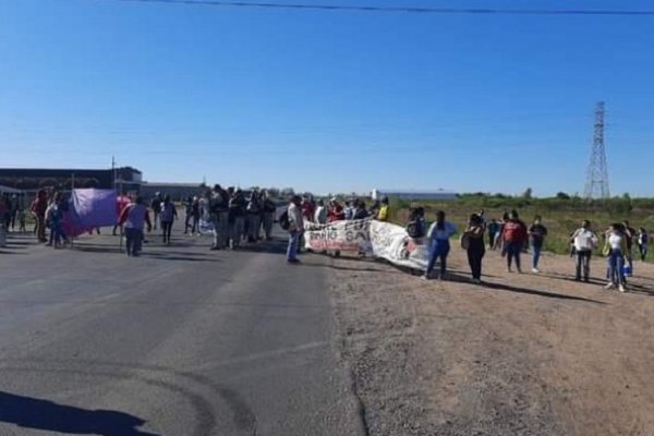 Piquete sobre Ruta 12 a la altura del ingreso al Barrio Pirayuí