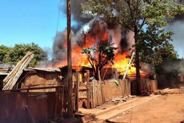 Un incendió consumió tres viviendas en Virasoro