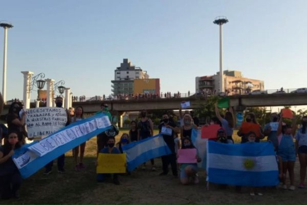 Congestión de vehículos en una zona del Puente por una manifestación