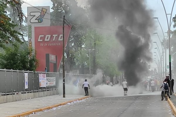 Personal de seguridad de COTO golpeó a una delegada que reclamaba el bono para los mercantiles