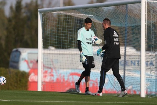 Scaloni convocó a tres jugadores del fútbol local