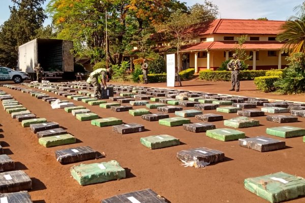 Detuvieron un camión que trasladaba cerca de 10 toneladas de marihuana