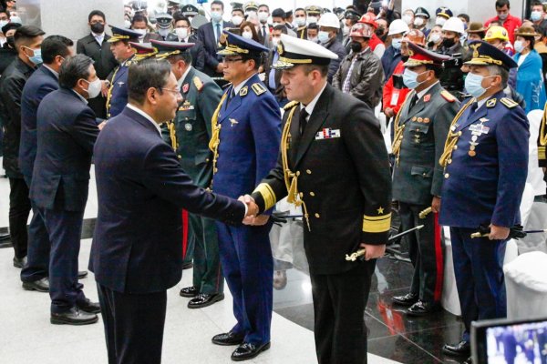 Luis Arce cambió la cúpula de las Fuerzas Armadas
