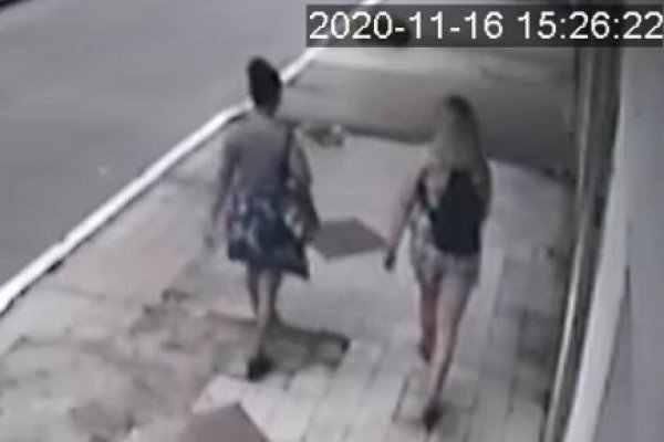 Mujeres víctimas de un arrebato violento