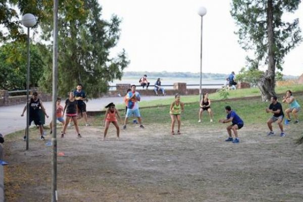 Entrenamiento en las plazas, surgió por la pandemia y ahora es furor