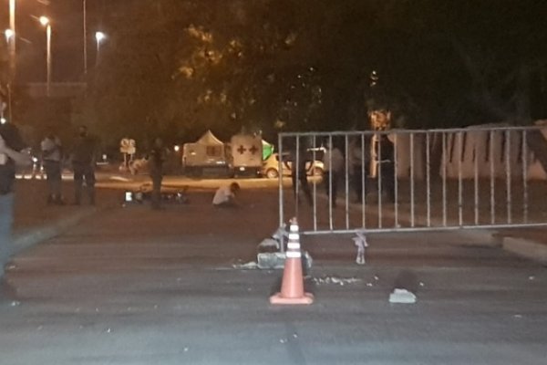 Motociclista chocó vallas de seguridad en la esquina de la Cárcel