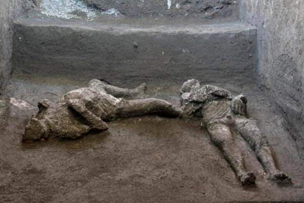 Descubrieron restos intactos de dos hombres en las ruinas de Pompeya