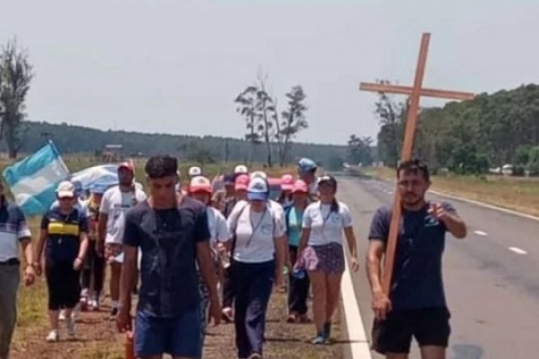 Jóvenes de 3 comunas participaron de la Caminata de la fe