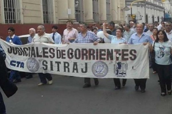 Judiciales protestan por mejoras salariales con trabajo a reglamento