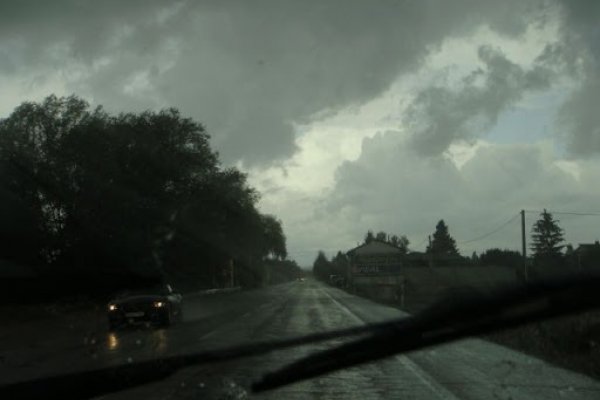 Fuertes tormentas avanzan en 10 localidades de Corrientes