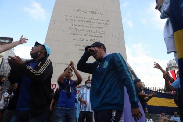 De Fiorito al Obelisco, el homenaje espontáneo de los argentinos a su ídolo