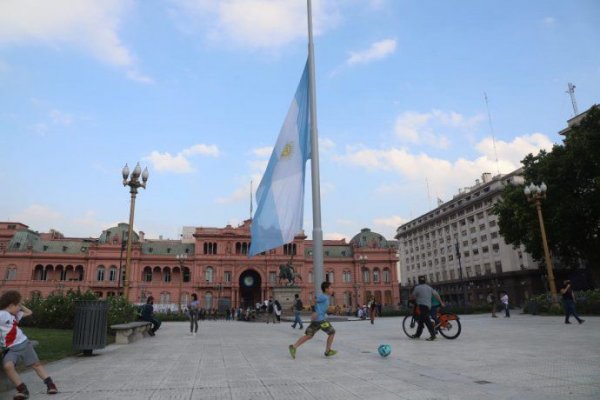 Siete provincias también decretaron duelo cómo homenaje a Diego Maradona