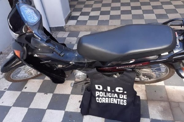 Tras allanamiento recuperan una moto robada