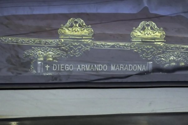 Prohíben a los medios difundir fotos del cuerpo de Maradona