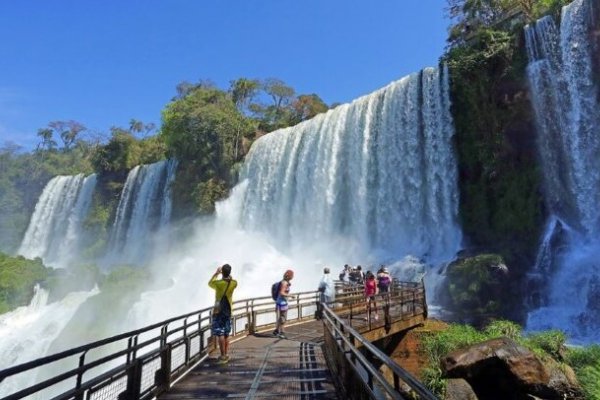 Misiones: Habilitaron eventos de hasta 100 personas y reactivarán el turismo nacional