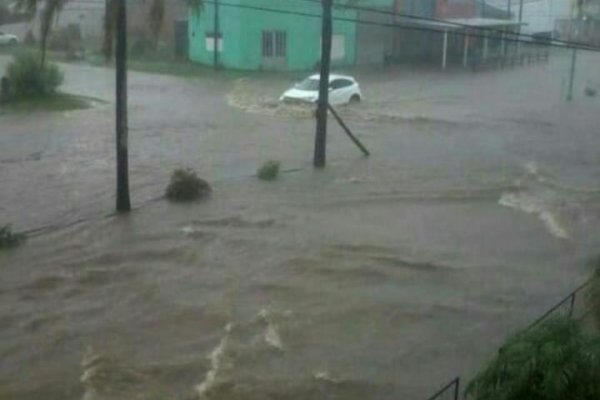 Más de 100 milímetros de agua caída provocó inundaciones en Mocoretá